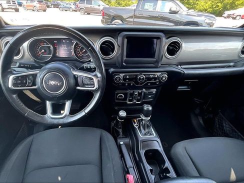 Used 2019 Jeep Wrangler Unlimited Sahara AWD/4WD image 14