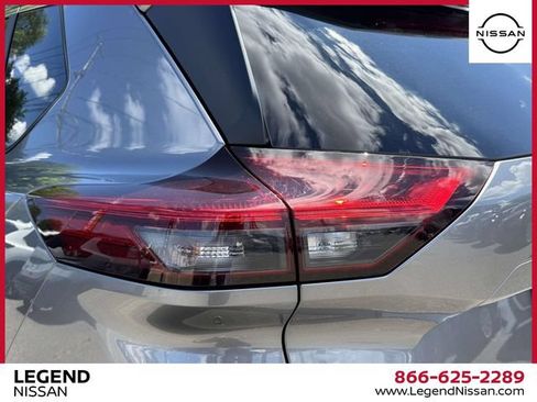 Certified 2024 Nissan Rogue SV AWD/4WD image 11