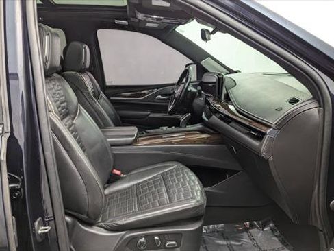 Used 2021 Cadillac Escalade ESV Premium Luxury Platinum image 23