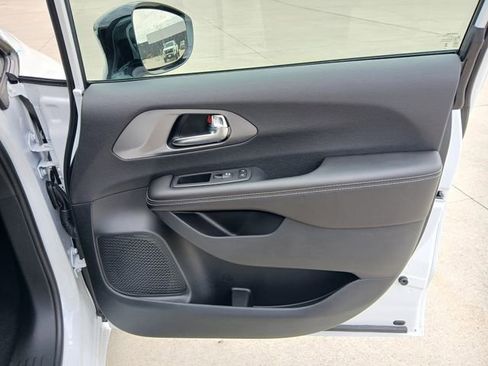 New 2026 Chrysler Pacifica Select w/ S Appearance Package FWD image 16