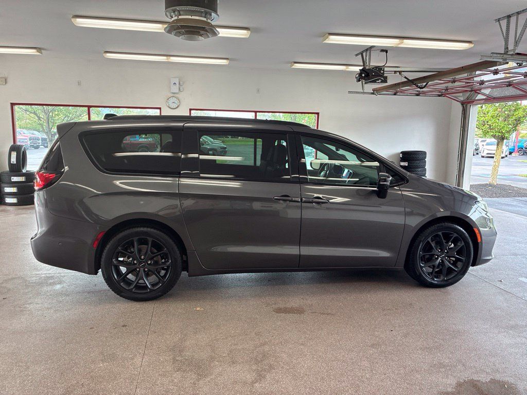 Used 2023 Chrysler Pacifica Limited w/ S Appearance Package FWD image 39