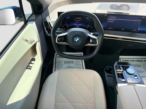 Used 2023 BMW iX xDrive50 w/ Sport Package AWD/4WD image 15