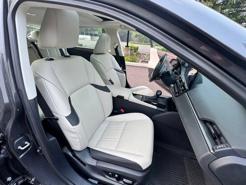 Used 2025 Lexus ES 300h w/ Luxury Package FWD image 9