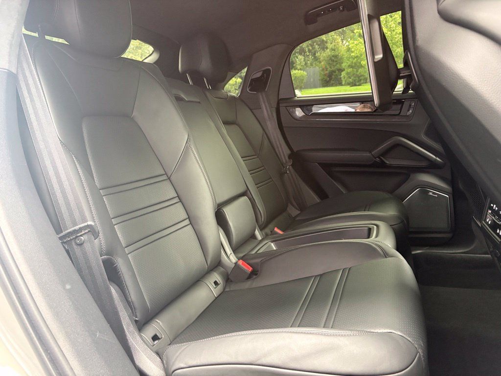 Certified 2025 Porsche Cayenne Turbo GT AWD/4WD image 20