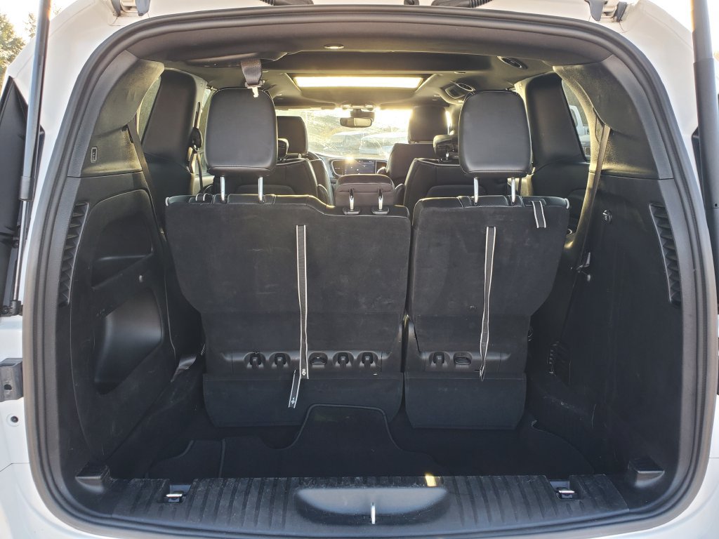 Used 2025 Chrysler Pacifica Limited FWD image 7