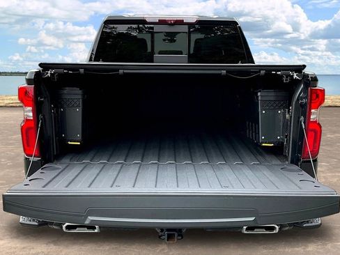 Used 2023 Chevrolet Silverado 1500 High Country AWD/4WD image 9