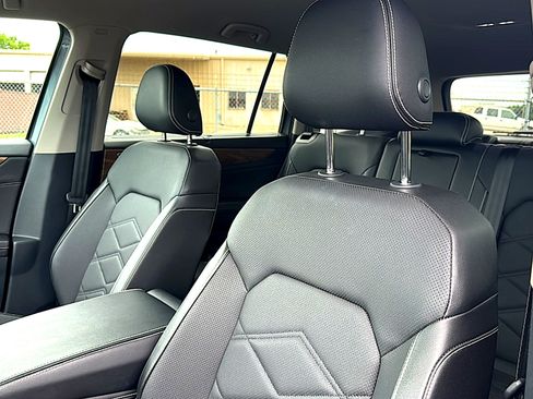 Used 2025 Volkswagen Atlas SE FWD image 14