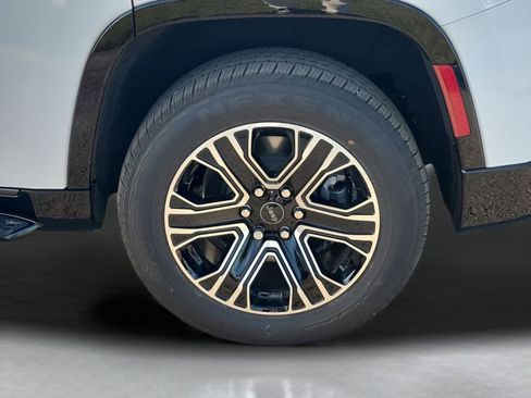 New 2026 Jeep Grand Wagoneer 4WD w/ Premium Group I image 18