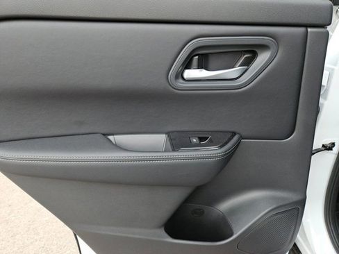 Certified 2026 Nissan Rogue SV image 19