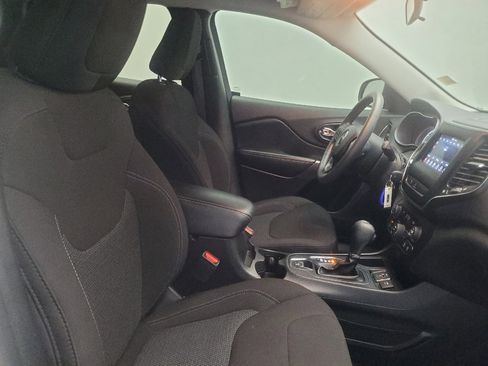 Used 2020 Jeep Cherokee Latitude FWD image 21