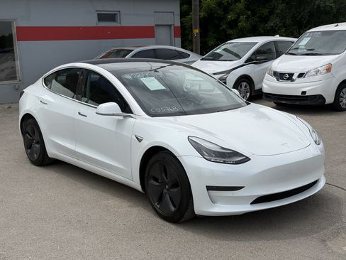 Used 2020 Tesla Model 3 Standard Range RWD image 2