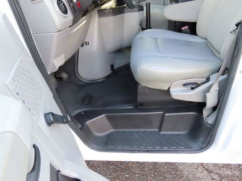 Used 2012 Ford E-150 and Econoline 150 RWD image 19