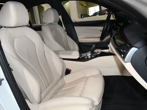 Used 2020 BMW 530i w/ Premium Package RWD image 8