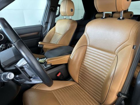 Used 2020 Land Rover Discovery HSE image 11