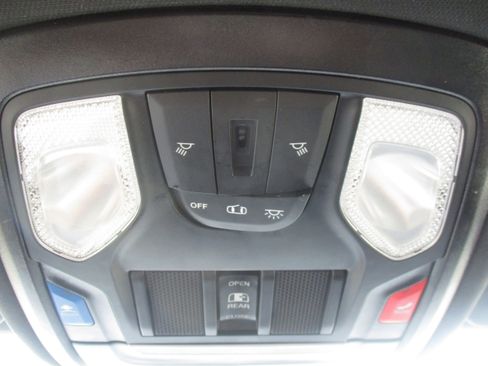 Used 2024 RAM 3500 Tradesman w/ Chrome Appearance Group AWD/4WD image 31