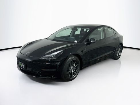 Used 2023 Tesla Model 3 Standard Range RWD image 3
