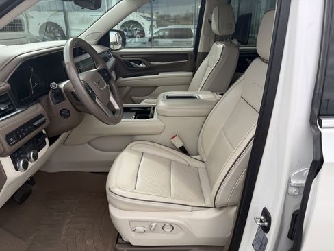 Used 2021 GMC Yukon Denali w/ Denali Premium Package image 5