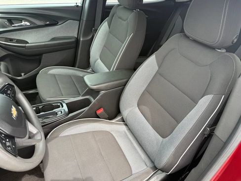 Used 2023 Chevrolet TrailBlazer LT FWD image 15