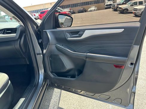 Used 2022 Ford Escape SE w/ Convenience Package FWD image 18