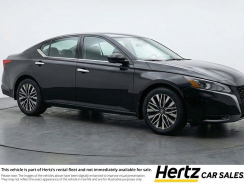 Used 2025 Nissan Altima 2.5 SV FWD image 1