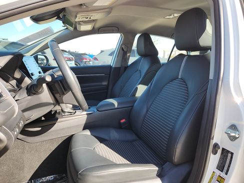 Used 2024 Toyota Camry SE image 13