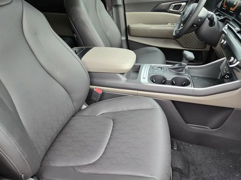 New 2026 Kia Carnival FWD image 10