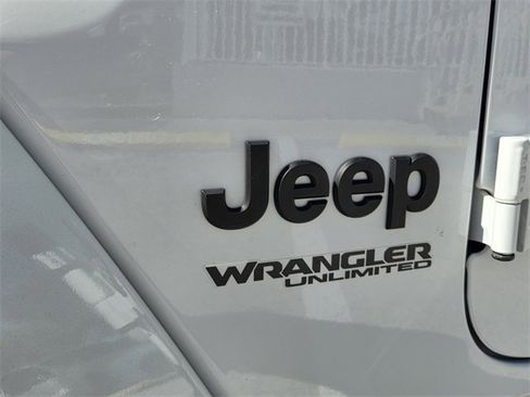 Certified 2022 Jeep Wrangler Unlimited Sahara image 11