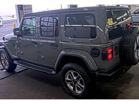 Used 2019 Jeep Wrangler Unlimited Sahara w/ Dual Top Group AWD/4WD image 3