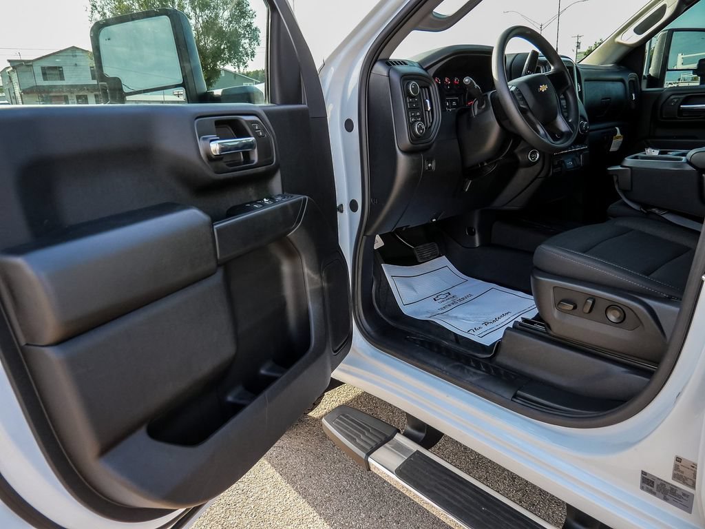 New 2026 Chevrolet Silverado 2500 Custom w/ Custom Value Package AWD/4WD image 32