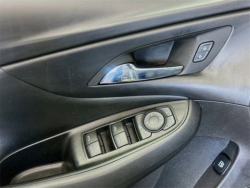 Used 2018 Chevrolet Volt LT image 17