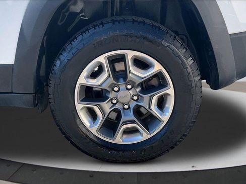 Used 2019 Jeep Cherokee Trailhawk w/ Comfort/Convenience Group image 35