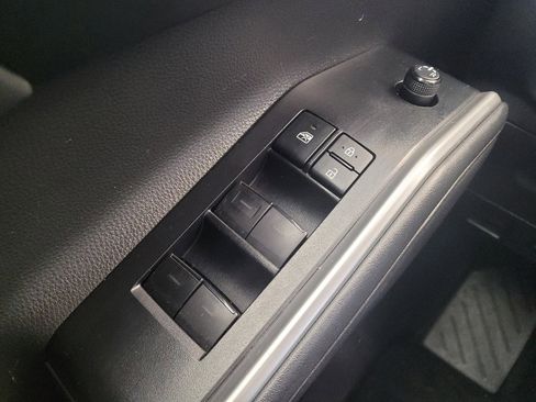 Used 2022 Toyota Highlander XLE image 27