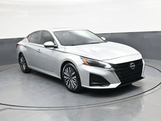 Used 2023 Nissan Altima 2.5 SV w/ SV Premium Package FWD video 2