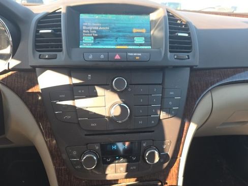 Used 2013 Buick Regal Leather image 7