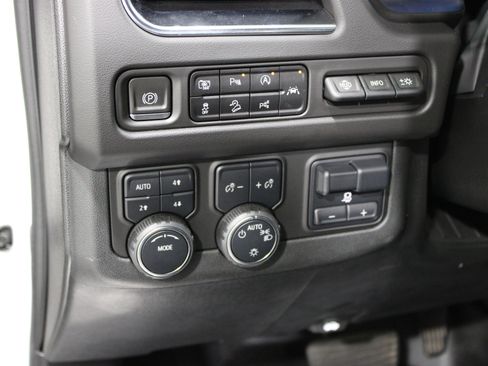 Used 2024 Chevrolet Suburban High Country w/ Advanced Technology Package AWD/4WD image 10