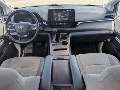 Used 2021 Toyota Sienna LE w/ LE Plus Package AWD/4WD image 14