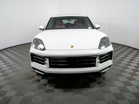 Certified 2024 Porsche Cayenne AWD/4WD image 37