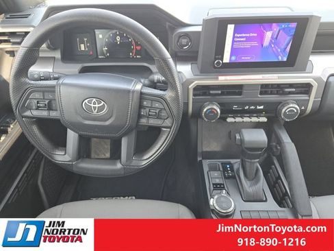 Used 2025 Toyota Tacoma SR5 AWD/4WD image 28