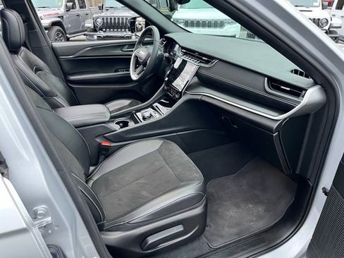 Used 2024 Jeep Grand Cherokee Altitude AWD/4WD image 22