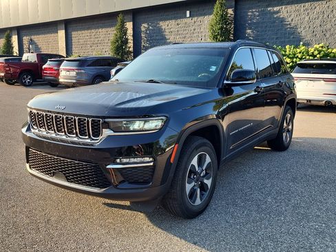 Used 2022 Jeep Grand Cherokee Limited 4xe AWD/4WD image 3
