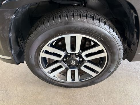 Used 2019 Toyota 4Runner Limited AWD/4WD image 10