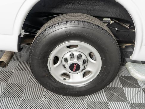 Used 2024 GMC Savana 2500 w/ Driver Convenience Package image 24