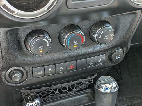 Used 2014 Jeep Wrangler Unlimited Sahara w/ Max Tow Package AWD/4WD image 23