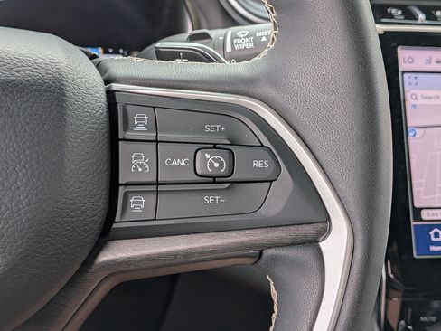 Used 2024 Jeep Grand Cherokee Limited w/ Luxury Tech Group II AWD/4WD image 27