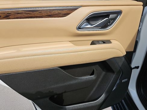 Used 2022 Chevrolet Tahoe Premier AWD/4WD image 16