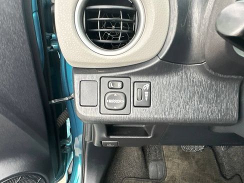 Used 2012 Toyota Yaris LE FWD image 12