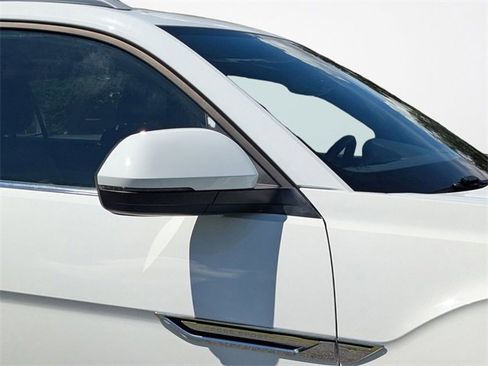 Used 2021 Volkswagen Atlas Cross Sport SE w/ Panoramic Sunroof Package image 17