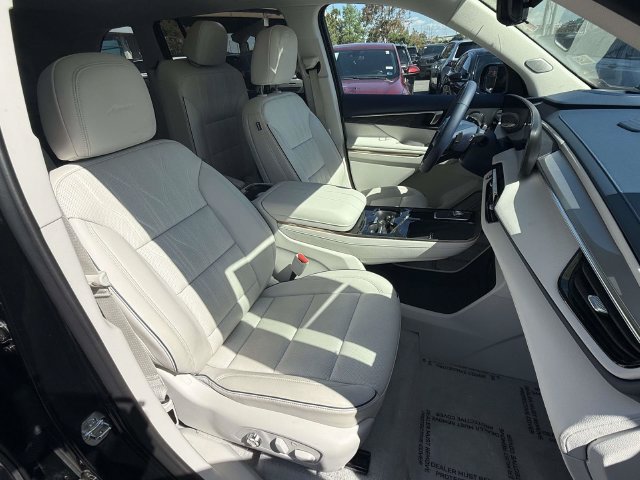 Used 2025 Buick Enclave Avenir w/ Super Cruise Package FWD image 10