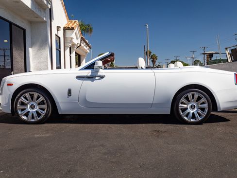 Used 2017 Rolls-Royce Dawn image 16