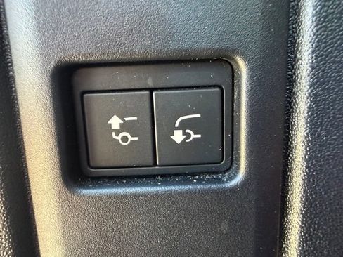 Used 2025 Land Rover Defender 110 X-Dynamic SE AWD/4WD image 60